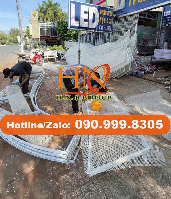 Lưới trang trí biển hiệu gắn đèn led đường phố